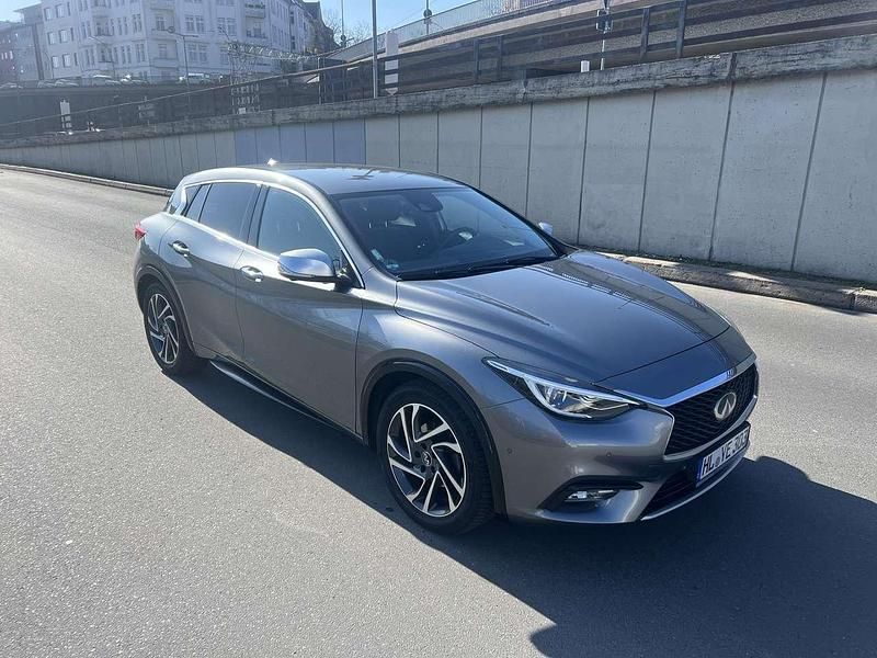 Gebraucht Infiniti Q30 109 PS (80 kW) 2016 Grau Kleinwagen