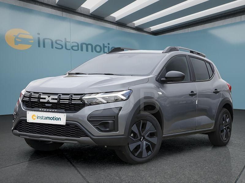 Grau Gebraucht 2025 Dacia Sandero Stepway Kleinwagen | 16.849 € (Fairer Preis) - Bild 1/4