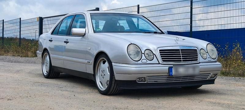 Silber Gebraucht 1998 Mercedes E430 Limousine | 5.000 € (Fairer Preis) - Bild 1/4