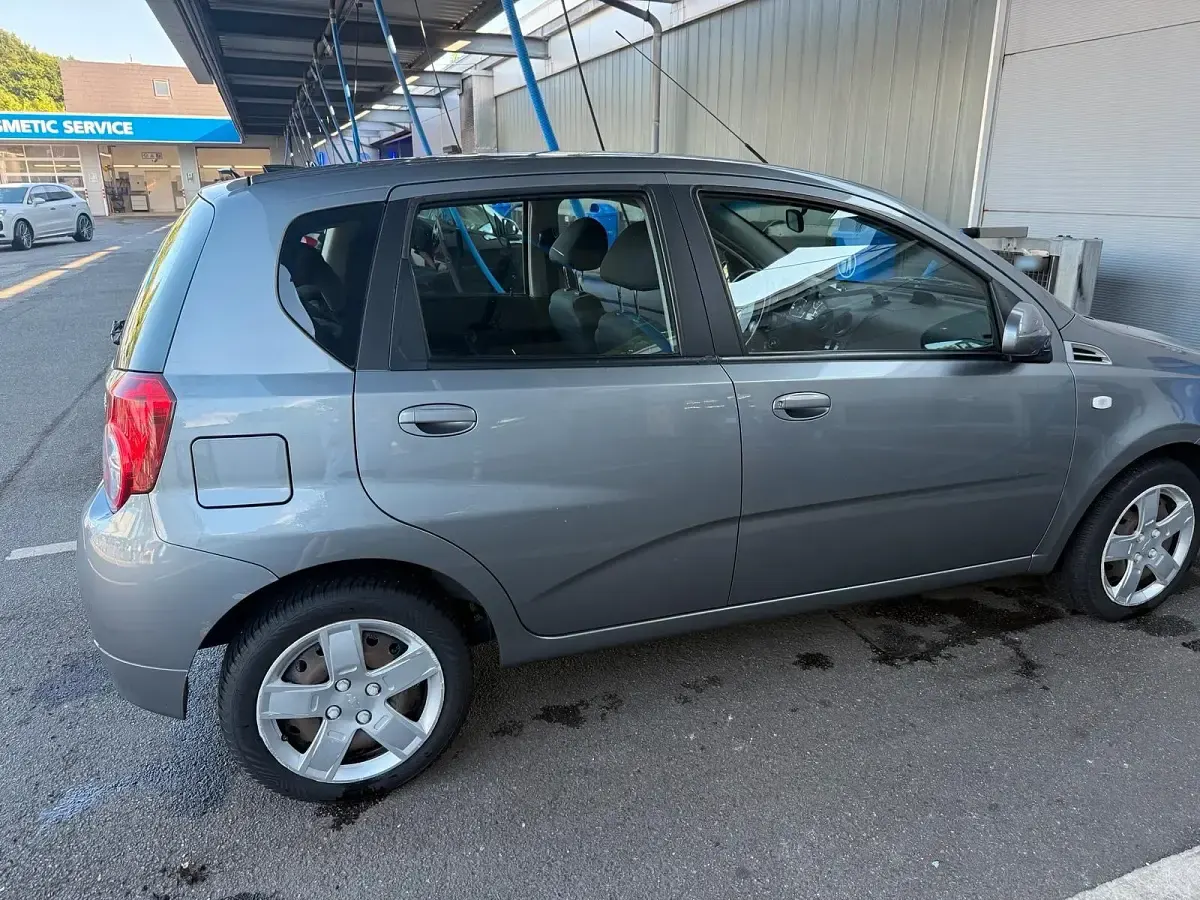 Gebraucht Chevrolet Aveo 84 PS (61 kW) 2010 Grau Kleinwagen