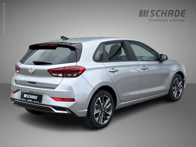 Neu Hyundai i30 Advantage 101 PS (74 kW) 2025 Silber Limousine