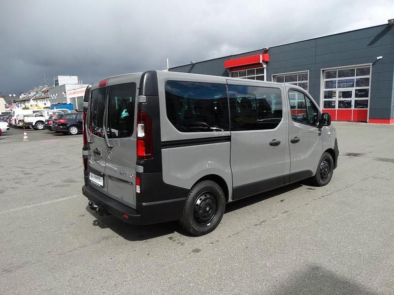 Gebraucht Opel Vivaro 125 PS (91 kW) 2017 Grau Van / Kleinbus