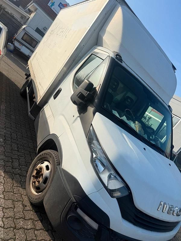 Gebraucht Iveco Daily 150 PS (110 kW) 2017 Weiß Limousine