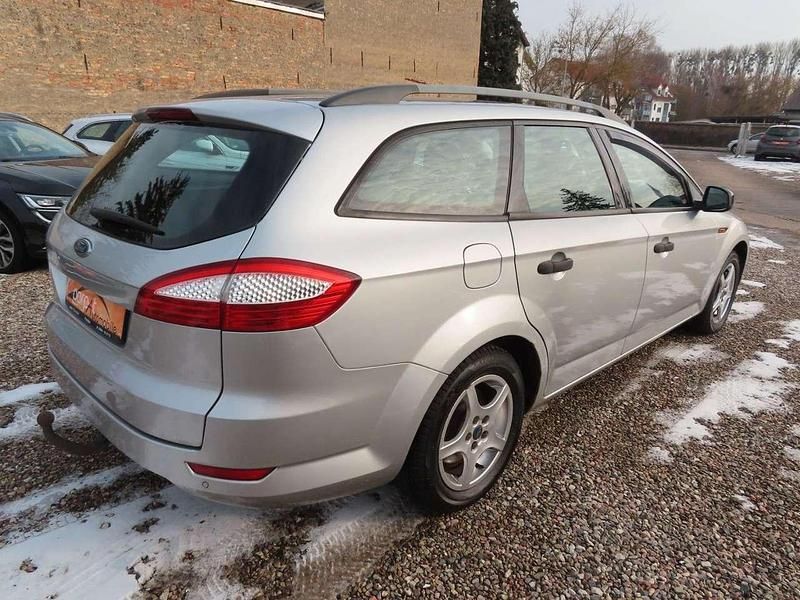 Gebraucht Ford Mondeo Ambiente 116 PS (85 kW) 2008 Kristallsilber metallic Kombi