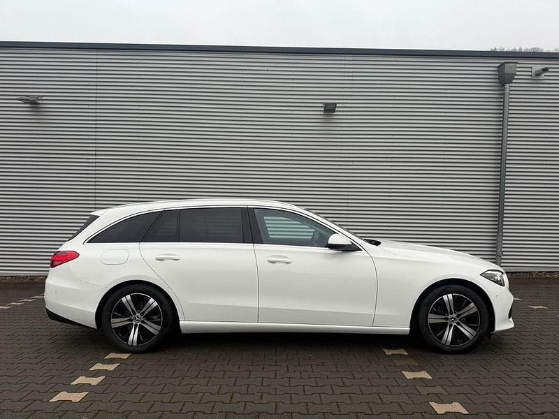 Gebraucht Mercedes C220 200 PS (147 kW) 2022 Weiß Kombi
