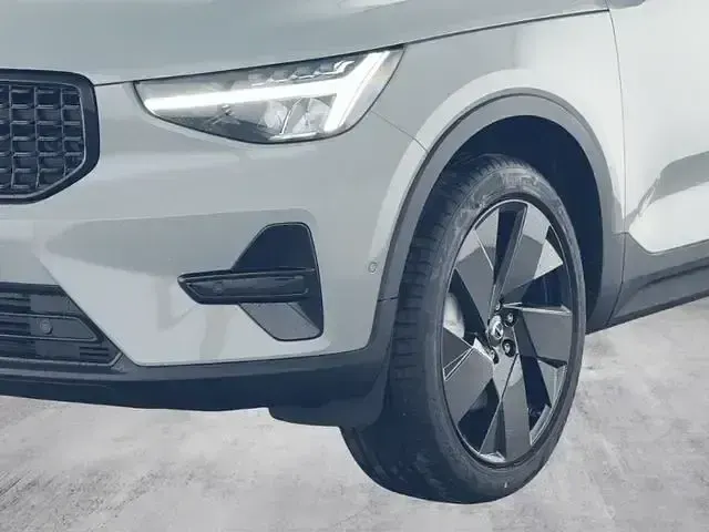 Gebraucht Volvo XC40 Plus 163 PS (119 kW) 2025 Grau SUV