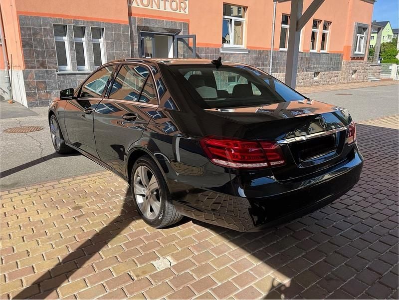 Gebraucht Mercedes E300 231 PS (169 kW) 2015 Schwarz Limousine