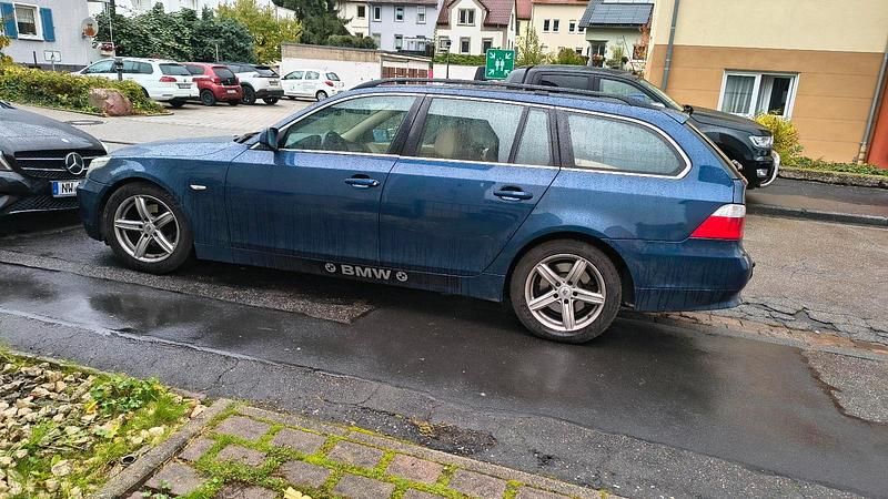 Blau Gebraucht 2005 BMW 523 Kombi | 2.250 € (Fairer Preis) - Bild 1/4