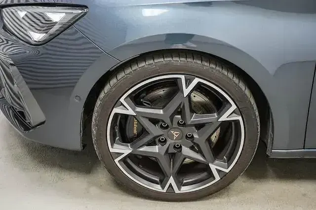 Second-hand Cupra Leon VZ 333 CP (244 kW) 2025 Gri
