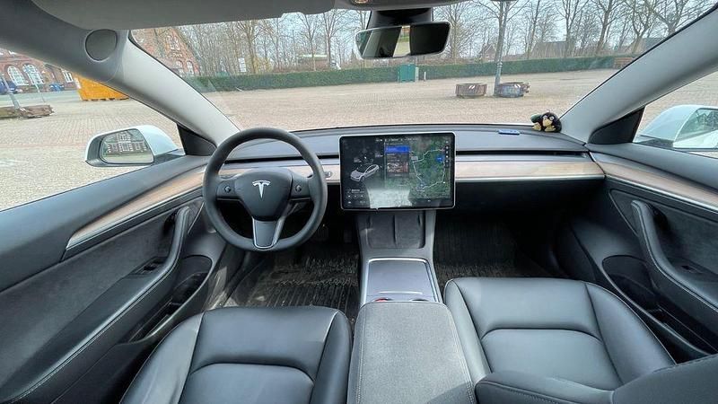 Gebraucht Tesla Model 3 Standard Range Plus 239 kW (325 PS) 2021 Weiß Limousine