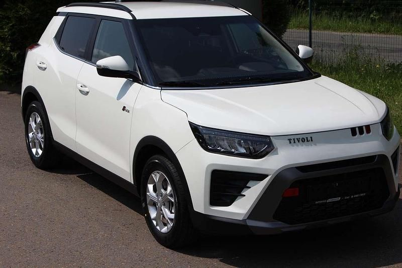 Grand white /black Neu 2025 Ssangyong Tivoli SUV | 26.900 € (Teuer) - Bild 1/4