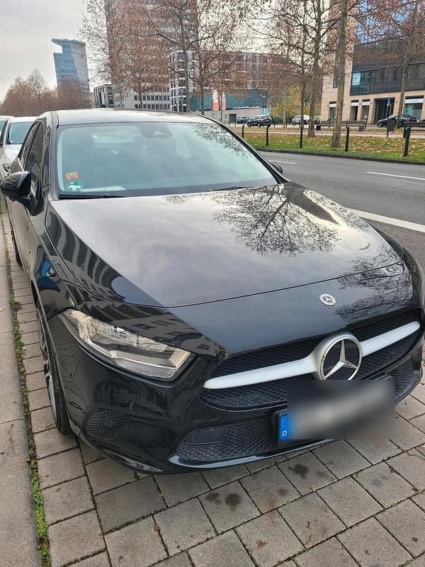 Schwarz Gebraucht 2020 Mercedes A250 Limousine | 20.500 € (Superpreis) - Bild 1/4