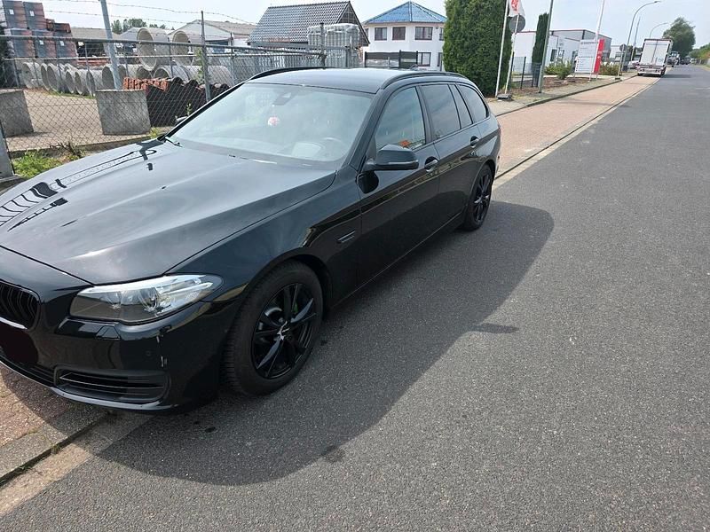 Schwarz Gebraucht 2016 BMW 520 Kombi | 9.750 € (Superpreis) - Bild 1/4