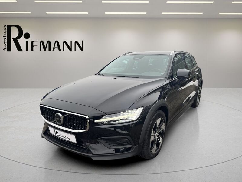 Schwarz Gebraucht 2023 Volvo V60 CC Plus Kombi | 37.995 € (Superpreis) - Bild 1/4