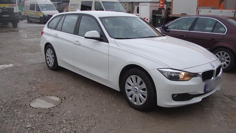 Weiß Gebraucht 2013 BMW 318 Kombi | 5.900 € (Guter Preis) - Bild 1/4