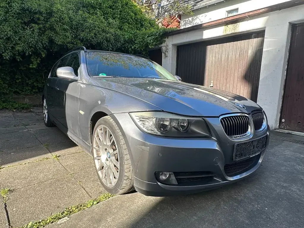Usata BMW 325 Performance 218 CV (160 kW) 2009 Grigio Station wagon