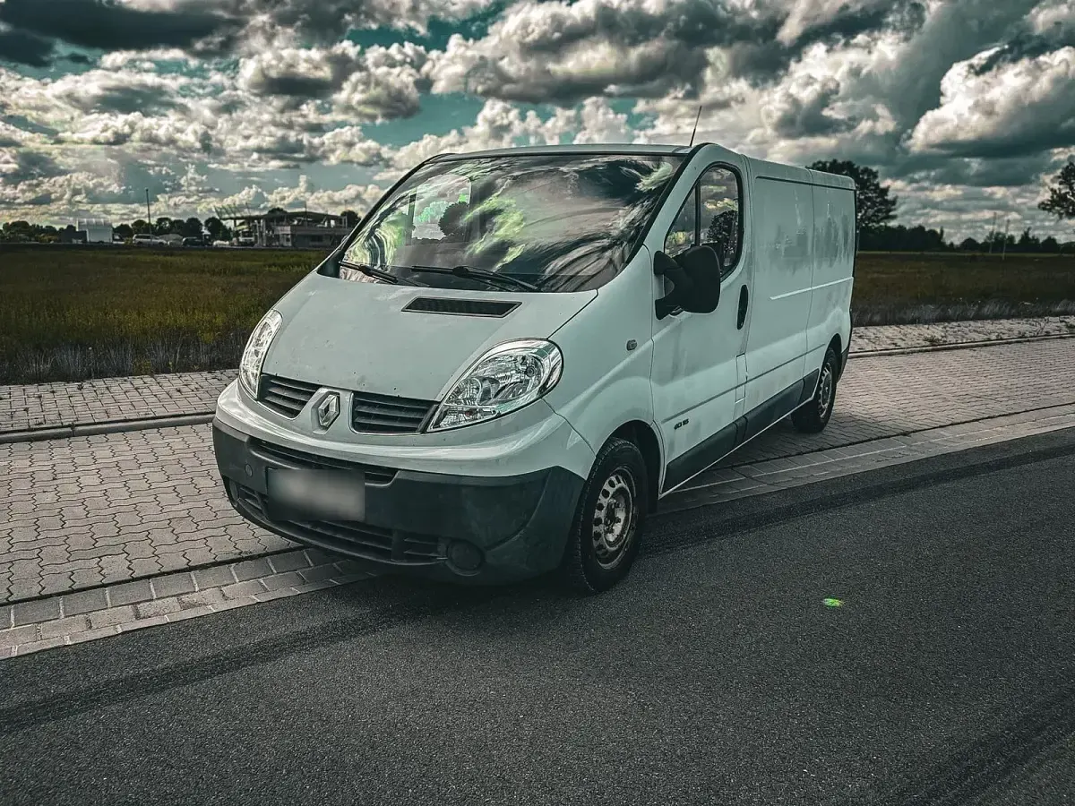 Gebraucht Renault Traffic 114 PS (83 kW) 2008 Weiß Van / Kleinbus