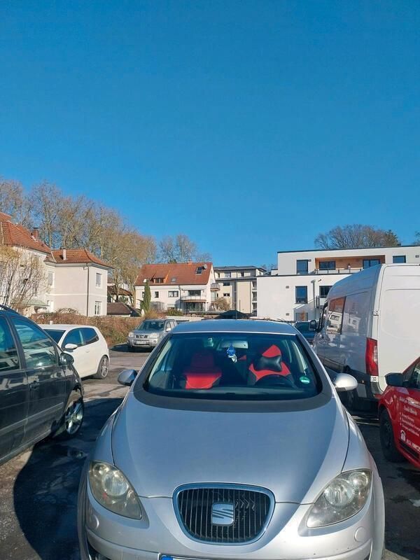 Silber Gebraucht 2004 Seat Altea Van / Kleinbus | 2.300 € (Fairer Preis) - Bild 1/4