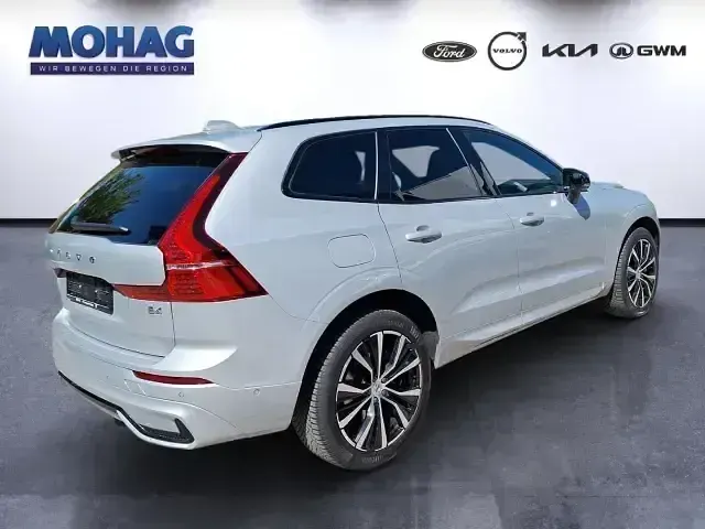 Używany Volvo XC60 Plus 197 KM (144 kW) 2024 Srebrny SUV