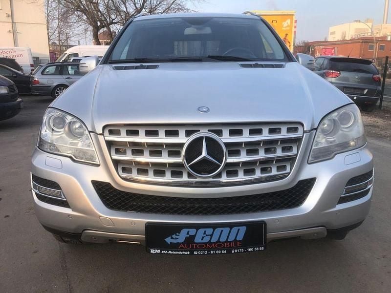 Silber Gebraucht 2010 Mercedes ML350 SUV | 7.750 € (Guter Preis) - Bild 1/4