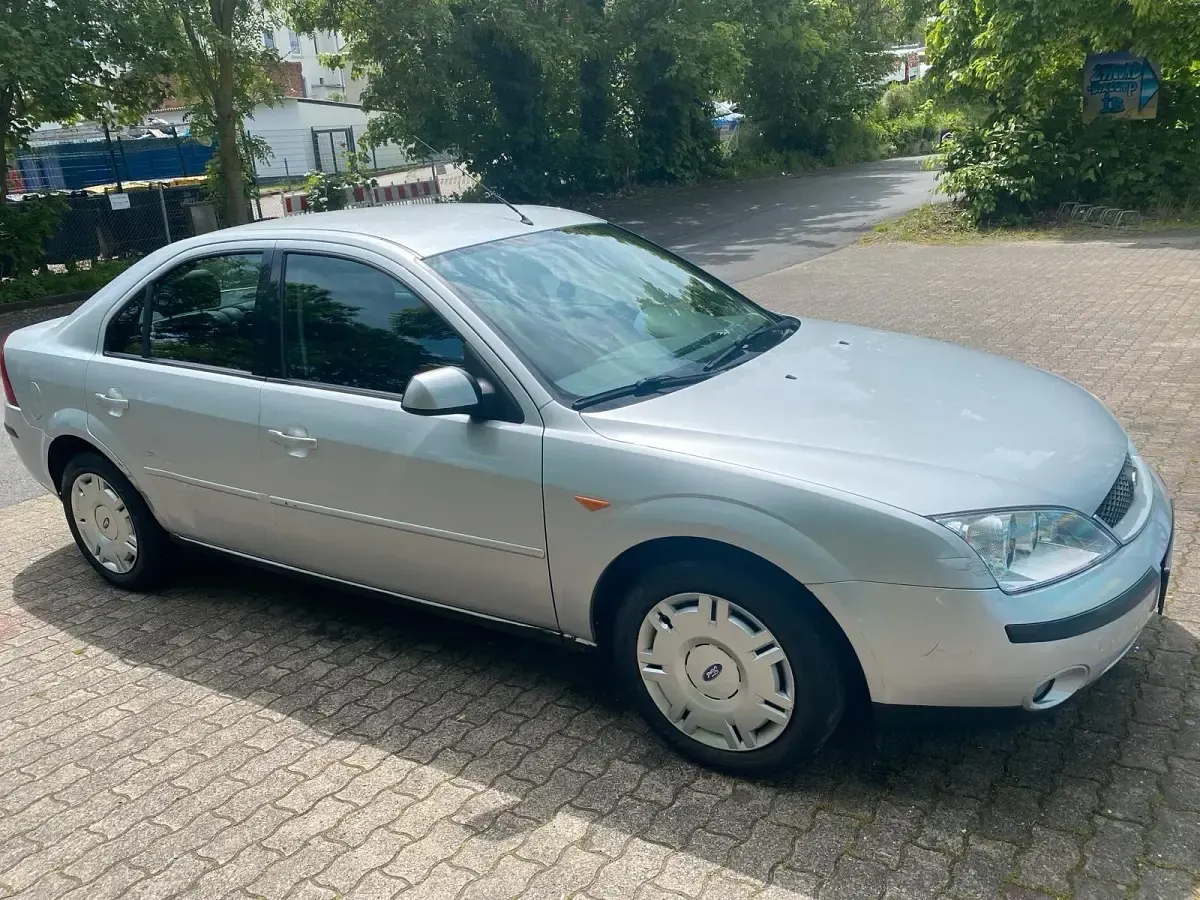 Gebraucht Ford Mondeo 147 PS (108 kW) 2001 Grau Limousine