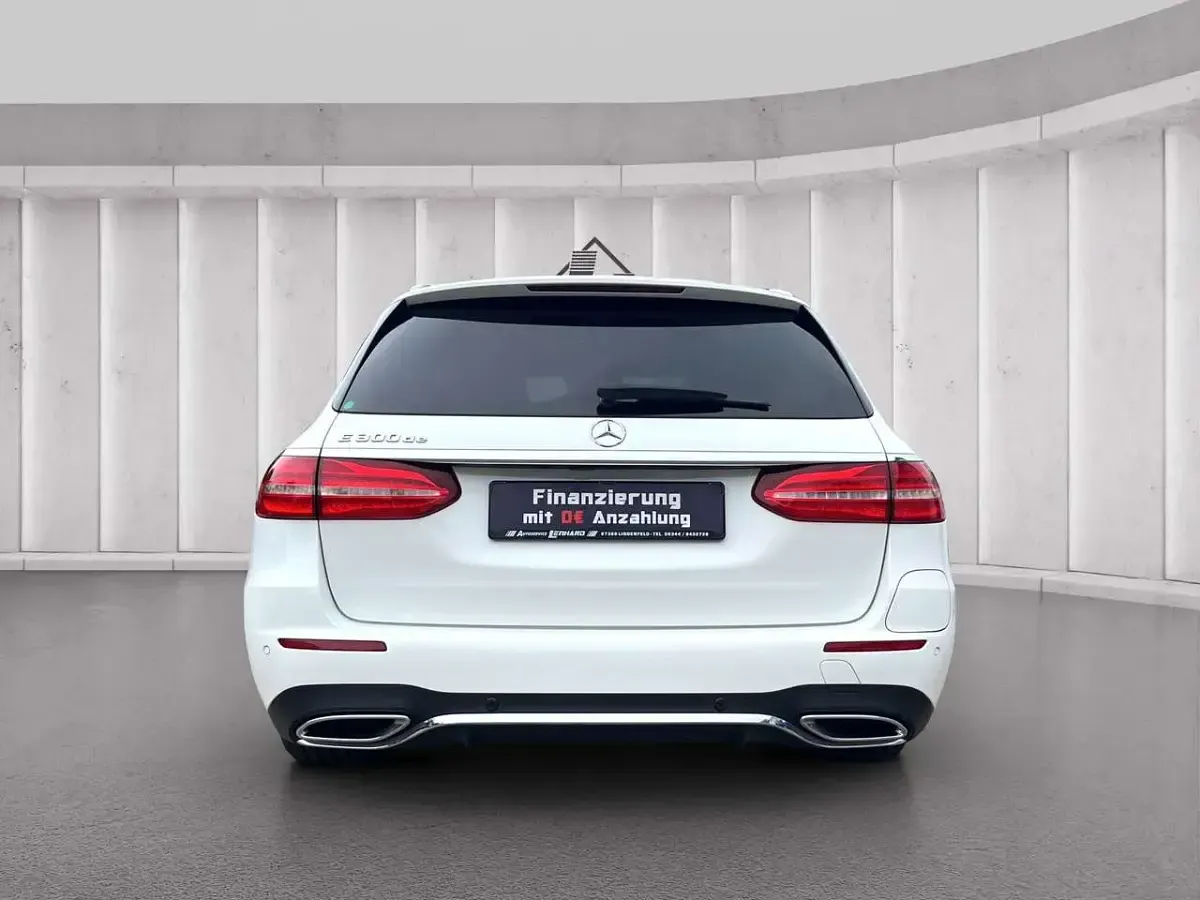 Gebraucht Mercedes 300 AMG line 306 PS (225 kW) 2020 Polarweiss  unilack Kombi