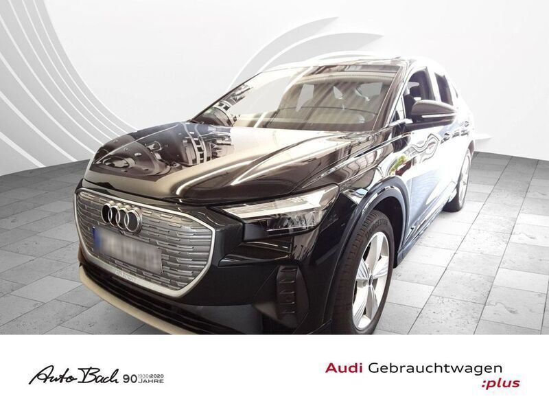 Schwarz (mythosschwarz metallic) Gebraucht 2022 Audi Q4 Sportback e-tron Ambiente SUV | 34.870 € (Fairer Preis) - Bild 1/3