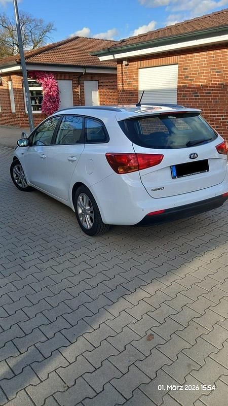 Usado Kia Ceed 99 HP (72 kW) 2013 Branco Citadino