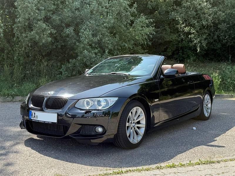 Schwarz Gebraucht 2013 BMW 320 Cabriolet M Sport Cabrio | 13.890 € (Fairer Preis) - Bild 1/4