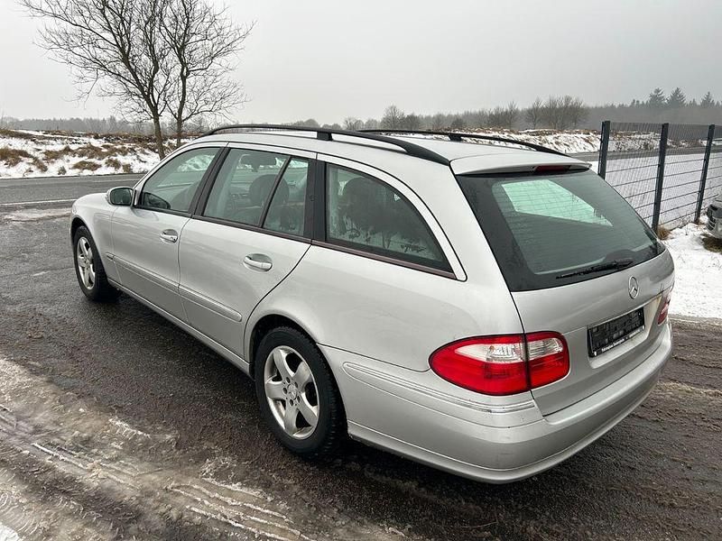 Gebraucht Mercedes E220 150 PS (110 kW) 2004 Silber Kombi