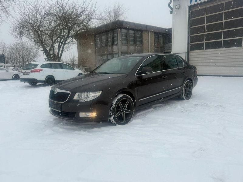 Gebraucht Skoda Superb Elegance 140 PS (102 kW) 2011 Braun Limousine