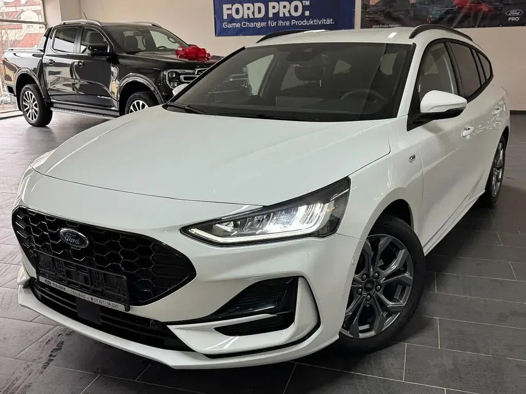 Używany Ford Focus ST-Line 125 KM (91 kW) 2025 Biały Sedan/Limuzyna