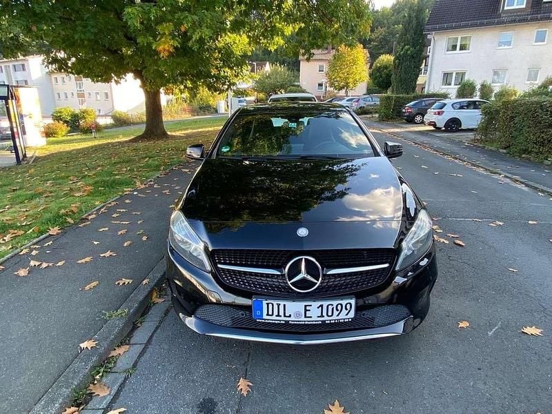 Schwarz Gebraucht 2016 Mercedes A200 Kleinwagen | 11.500 € (Guter Preis) - Bild 1/4
