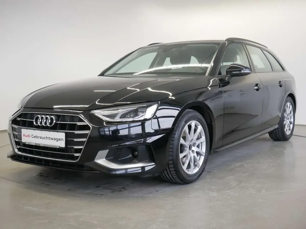 Gebraucht Audi A4 Advanced 163 PS (119 kW) 2022 Brillantschwarz Kombi
