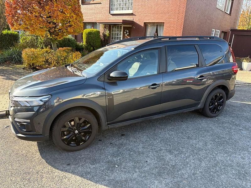 Grau Gebraucht 2022 Dacia Jogger Extreme Van / Kleinbus | 15.990 € (Guter Preis) - Bild 1/4