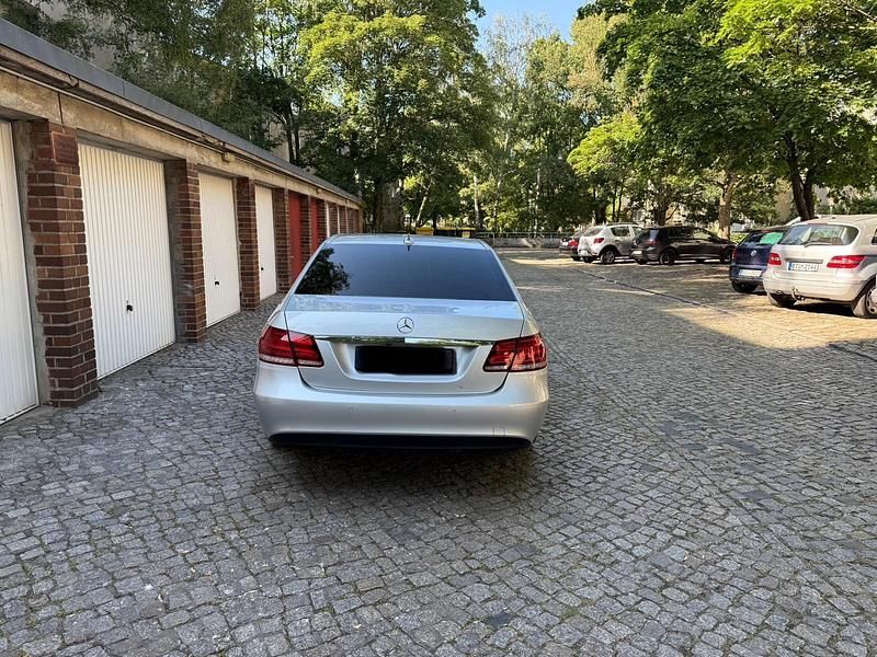 Gebraucht Mercedes E250 204 PS (150 kW) 2013 Silber Limousine