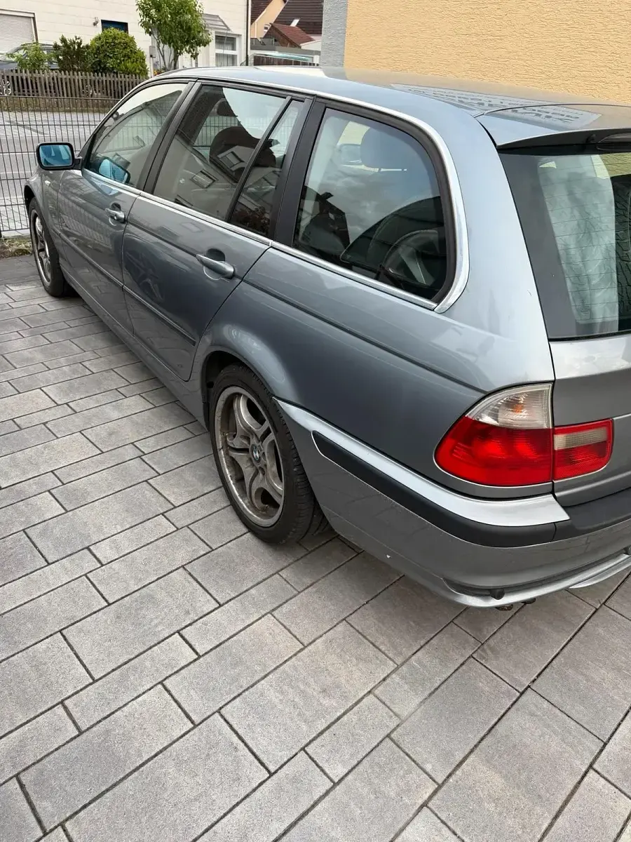 Gebraucht BMW 330 184 PS (135 kW) 2005 Grau Kombi