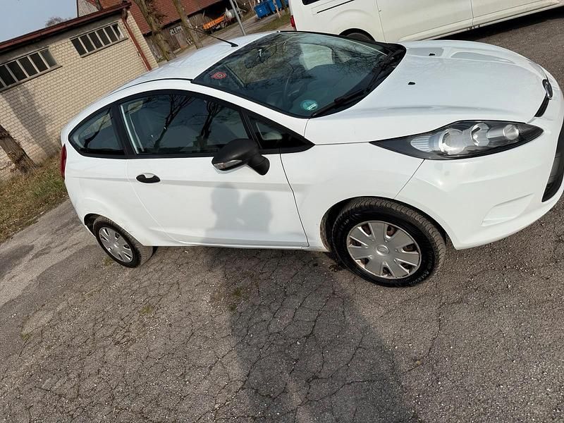 Gebraucht Ford Fiesta 60 PS (44 kW) 2009 Weiß Kleinwagen