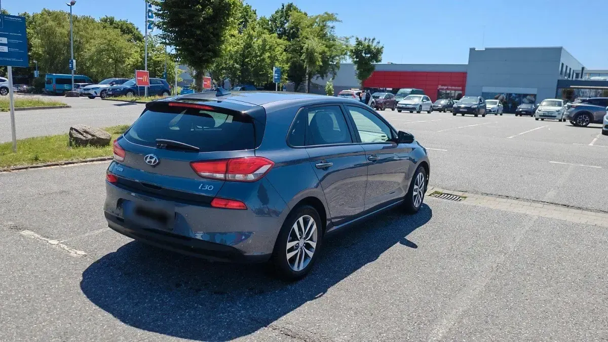 Gebraucht Hyundai i30 Passion 99 PS (72 kW) 2019 Grau Limousine