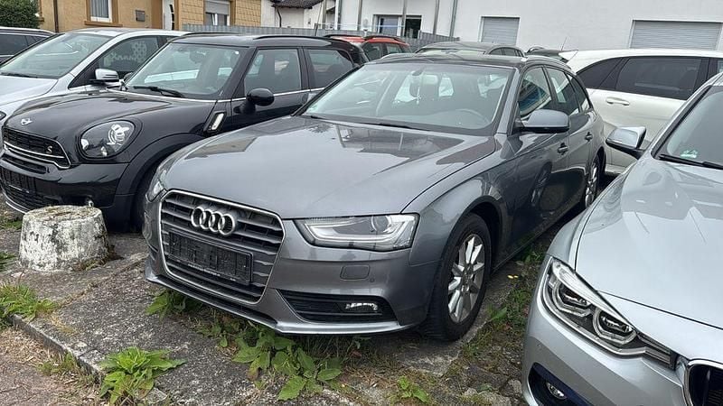 Grau Gebraucht 2015 Audi A4 Attraction Kombi | 9.990 € (Superpreis) - Bild 1/4