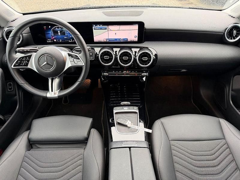 Gebraucht Mercedes CLA180 Shooting Brake 116 PS (85 kW) 2025 Schwarz Kombi