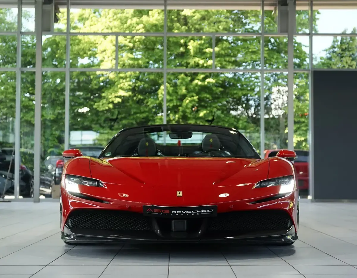 Gebraucht Ferrari SF90 1000 PS (735 kW) 2024 Rot Cabrio