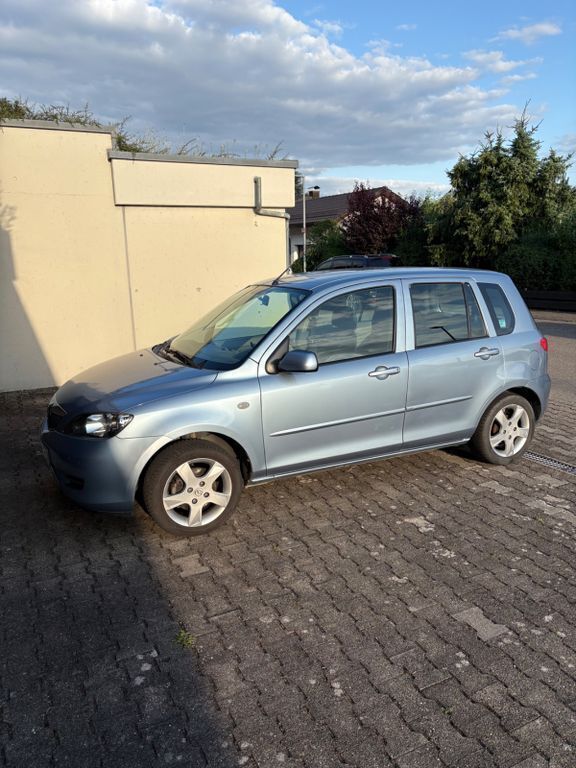 Blau Gebraucht 2005 Mazda 2 Active Limousine | 2.999 € (Fairer Preis) - Bild 1/4