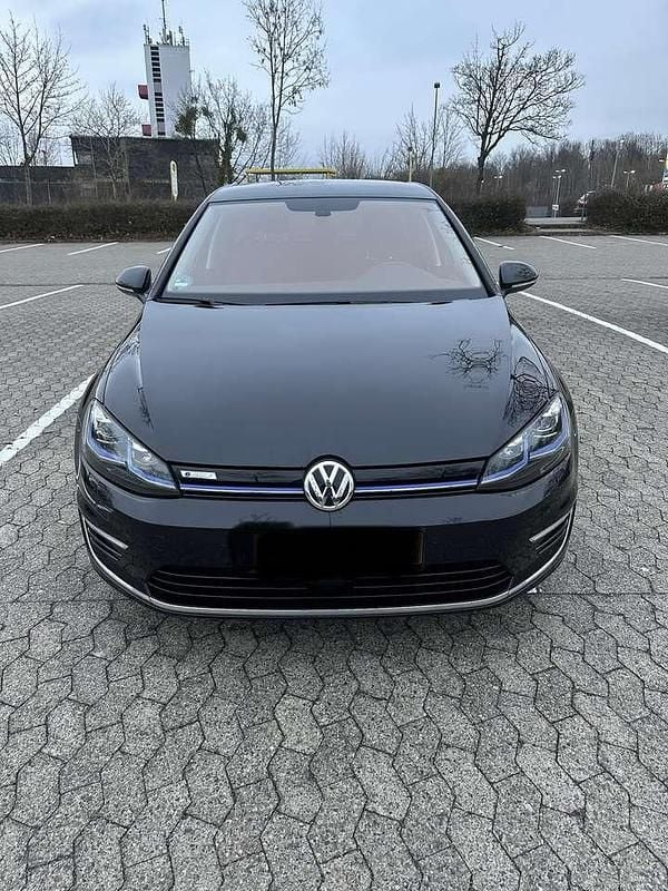 Gebraucht VW e-Golf 100 kW (136 PS) 2020 Schwarz Kleinwagen