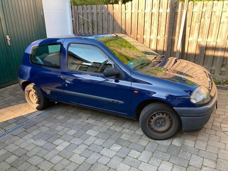 Blau Gebraucht 2000 Renault Clio II Kleinwagen | 600 € (Fairer Preis) - Bild 1/4