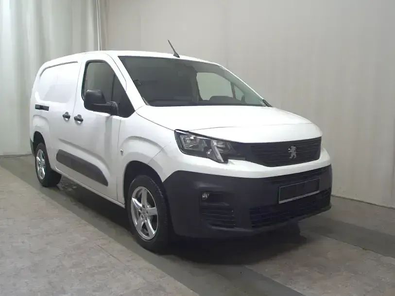 Gebraucht Peugeot Partner 131 PS (96 kW) 2021 Lack weiss banquise/typ aussenverkleidun Van / Kleinbus