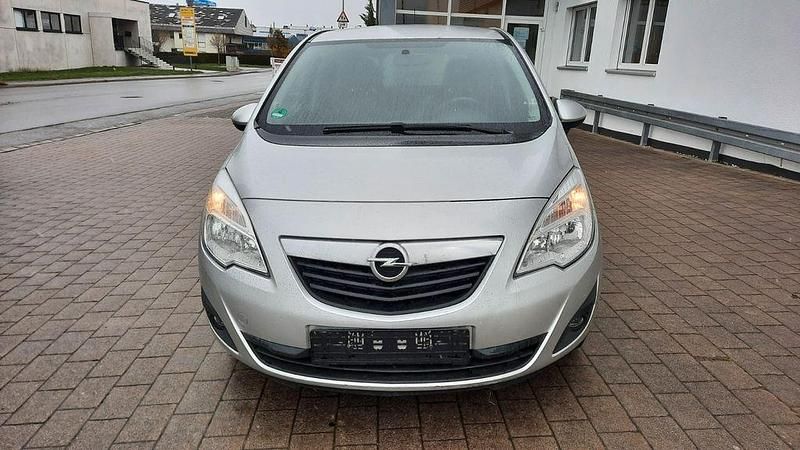 Gebraucht Opel Meriva Design Edition 101 PS (74 kW) 2011 Silber Van / Kleinbus