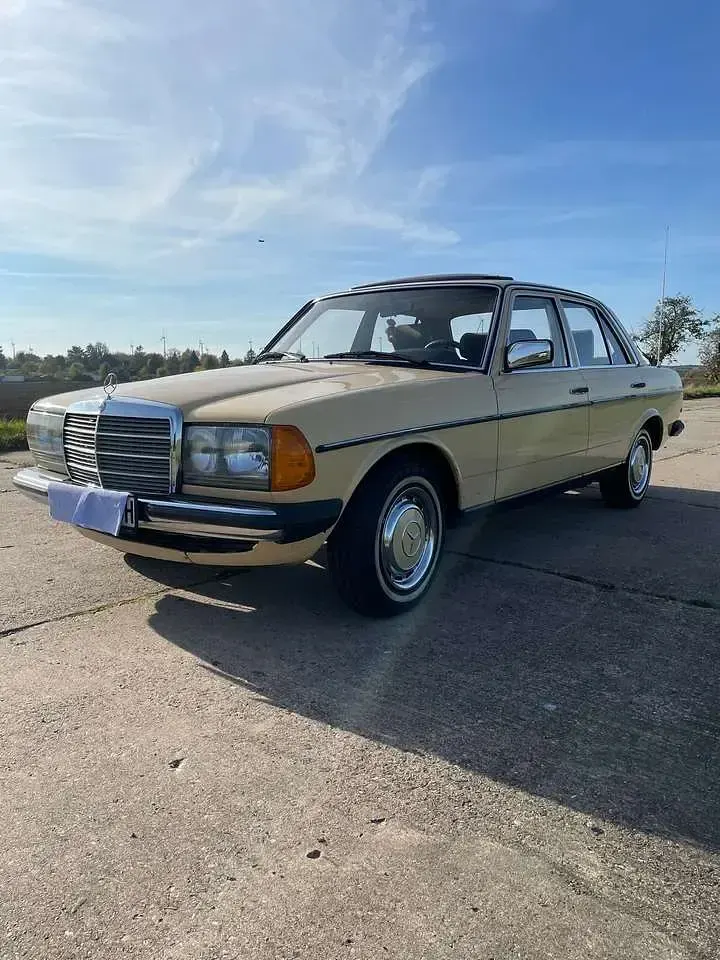 Gebraucht Mercedes 230 109 PS (80 kW) 1980 Beige Limousine
