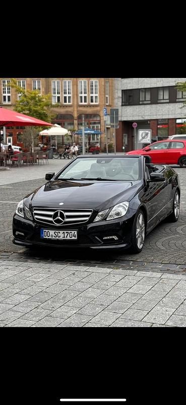 Schwarz Gebraucht 2012 Mercedes E220 AMG Cabrio | 11.200 € (Superpreis) - Bild 1/4