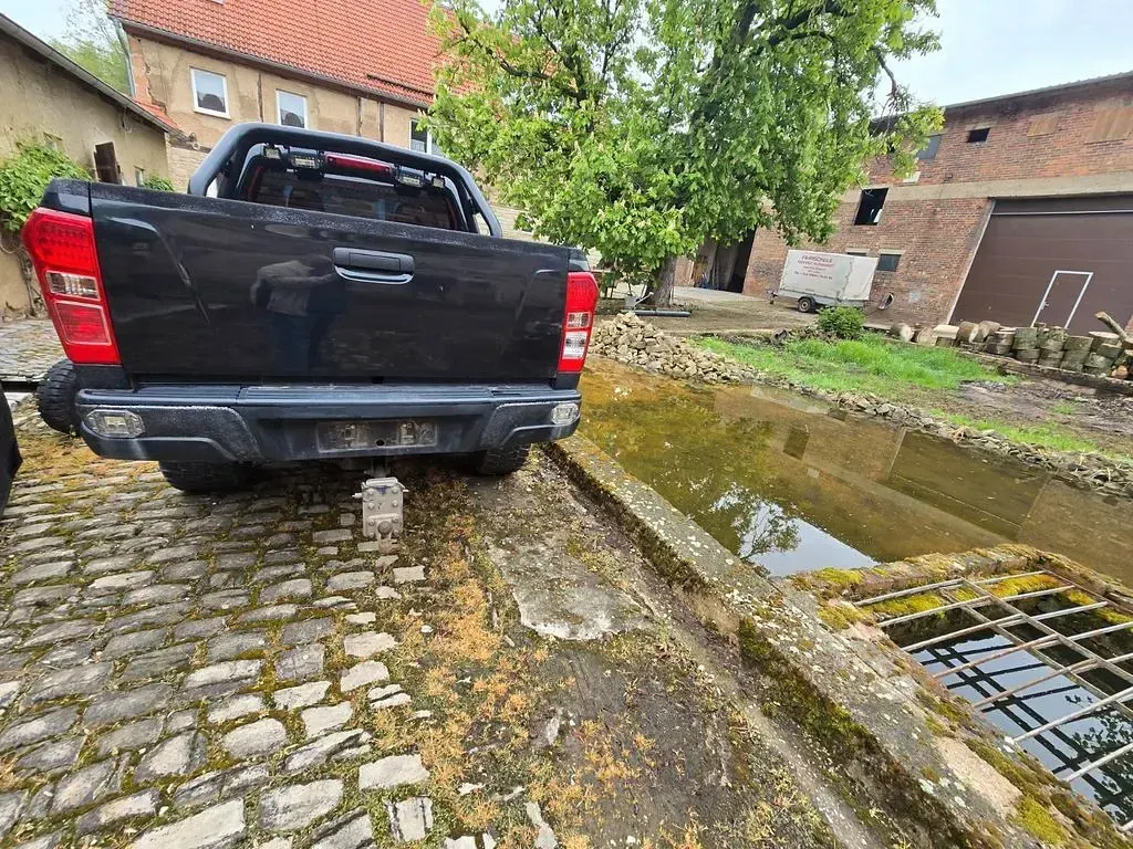 Second-hand Isuzu D-Max 163 CP (119 kW) 2015 Negru SUV